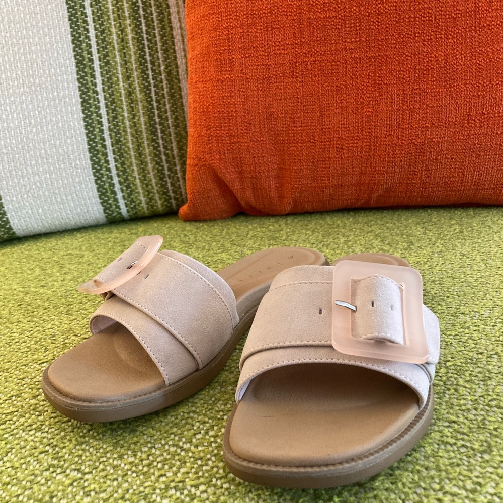 Reef Light Pink Suade Sandals 🌸